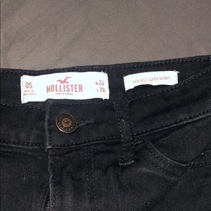 black hollister ripped jeans
